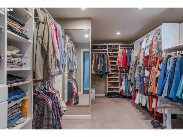 Bedroom, Owner's Suite-Walk-In Closet