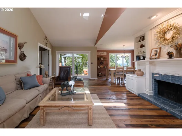Living Room-Fireplace