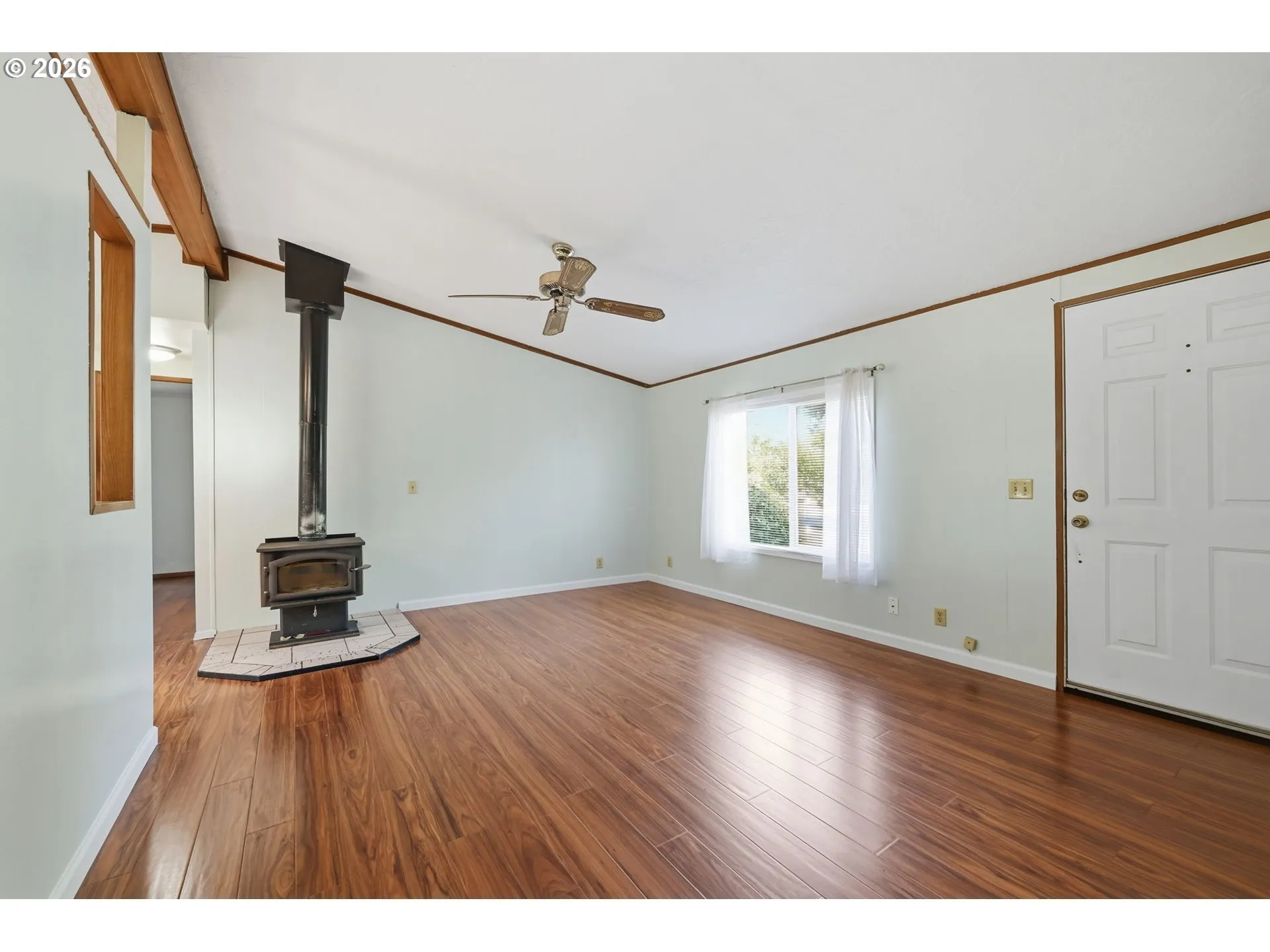 Living Room-Vaulted Ceilings