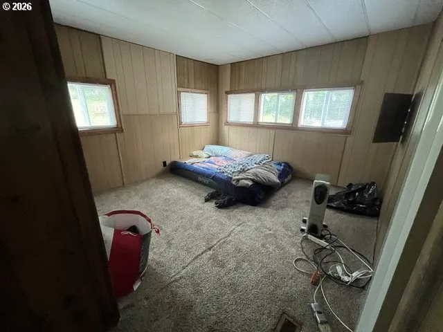 Bedroom, Primary