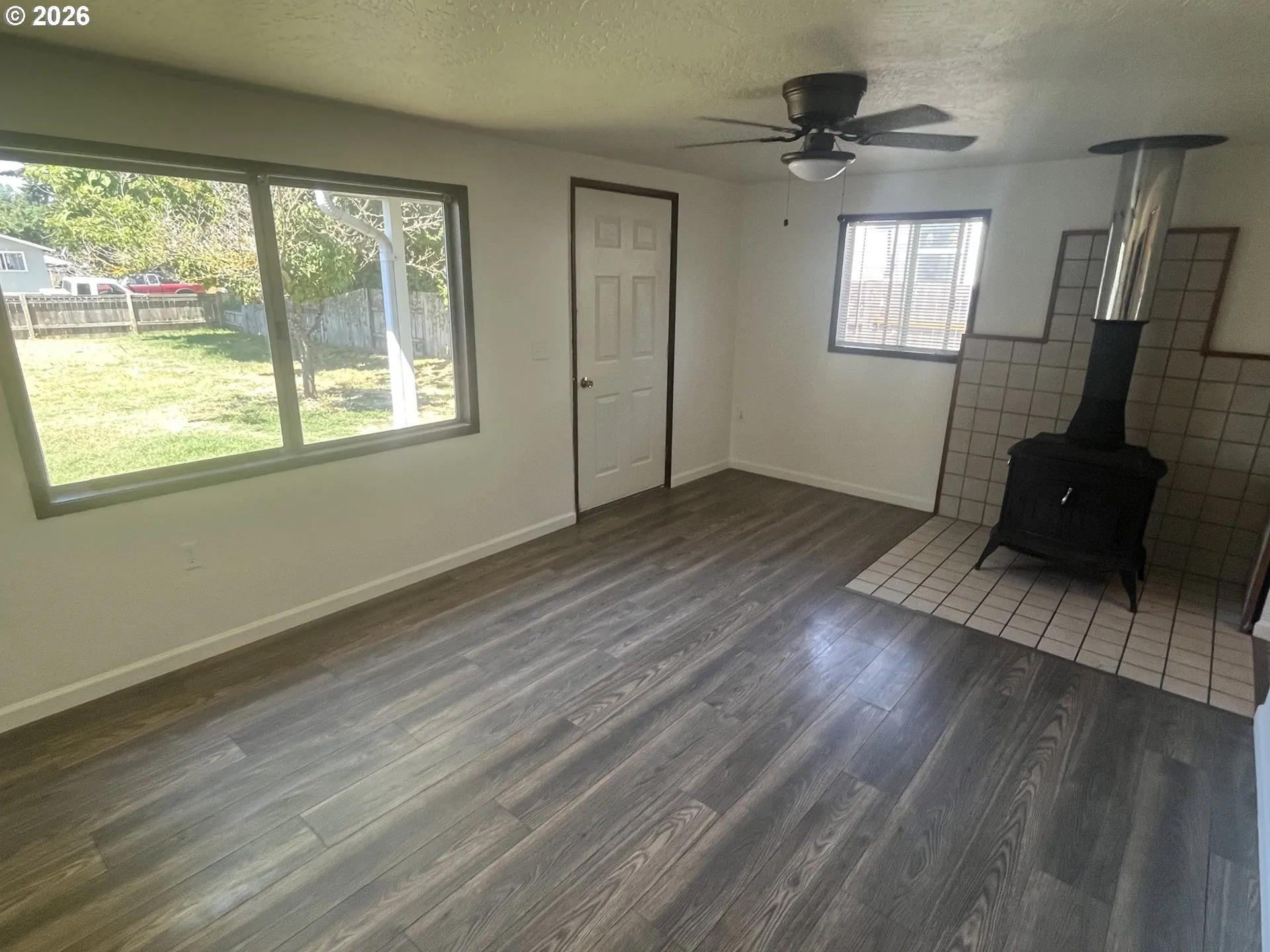 Living Room/Entrance