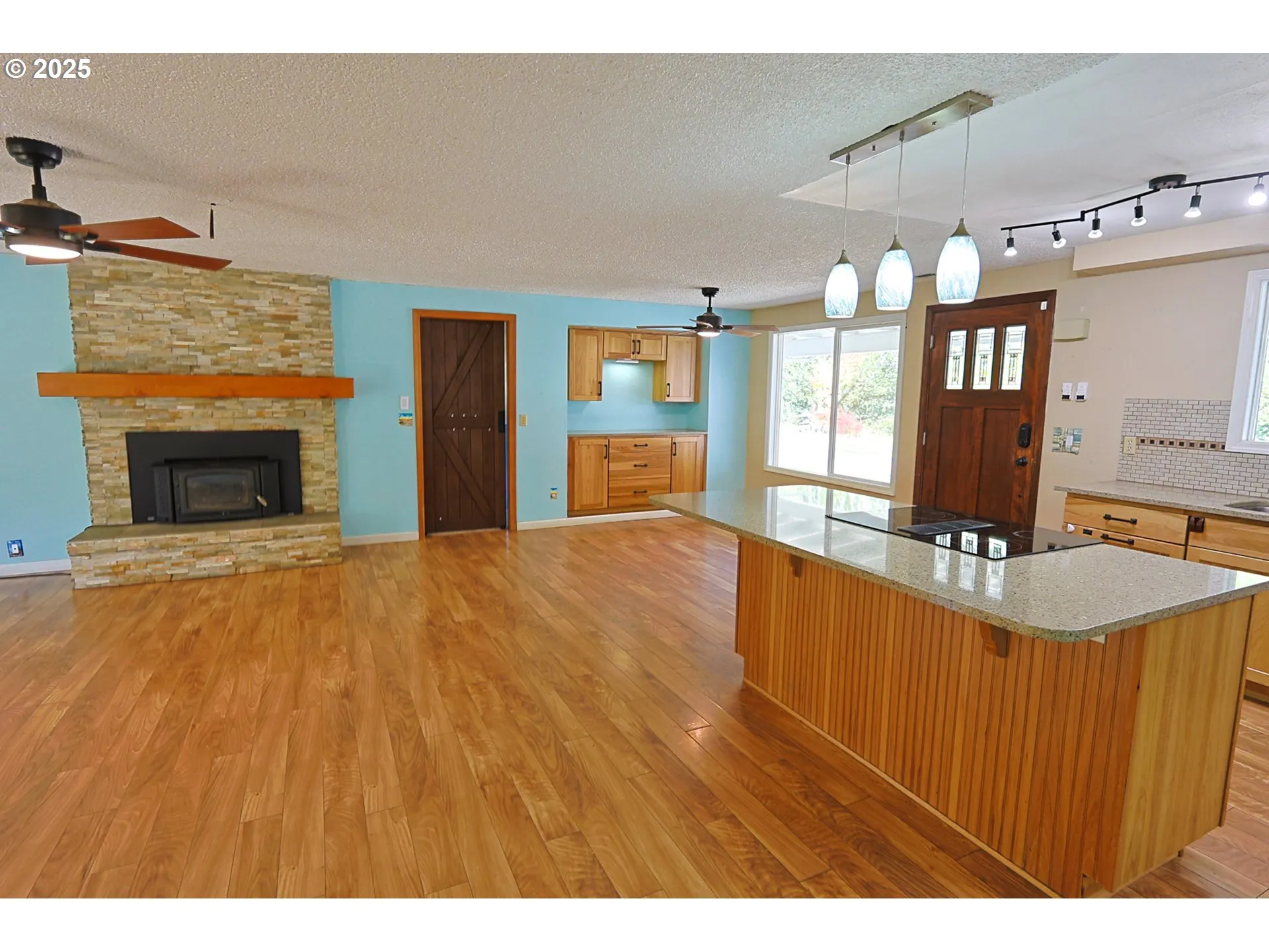 Living Room/Dining Room-Ceiling Fan