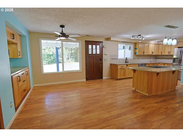 Kitchen/Dining Room-Ceiling Fan