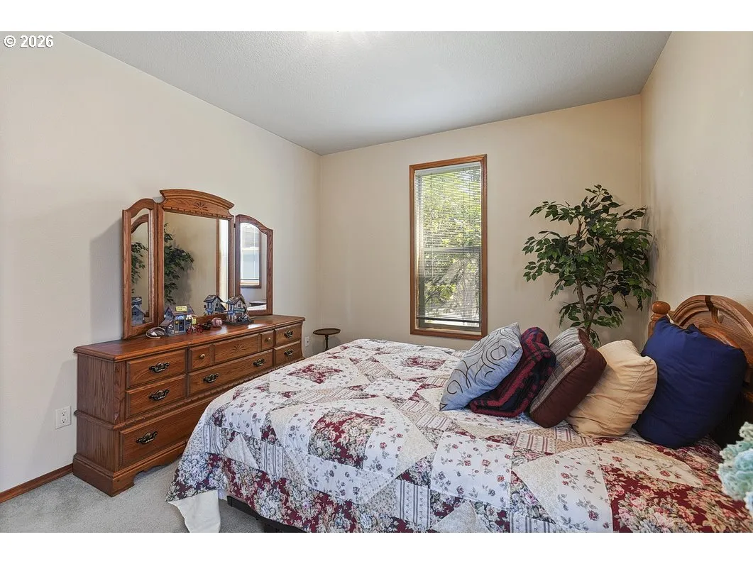 Bedroom-Full Bathroom