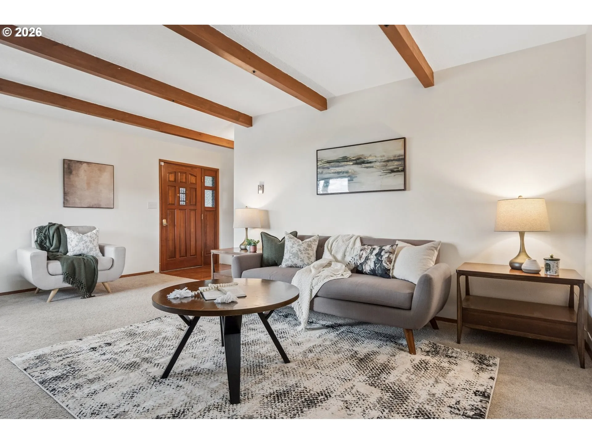 Living Room/Entrance