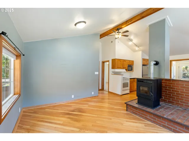 Living Room-Vaulted Ceilings