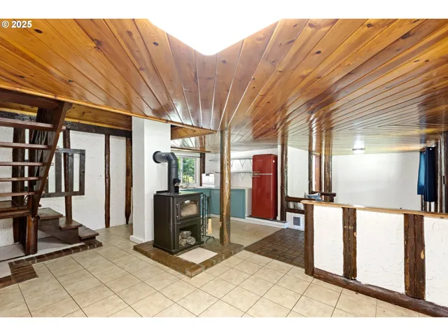 Living Room-Fireplace