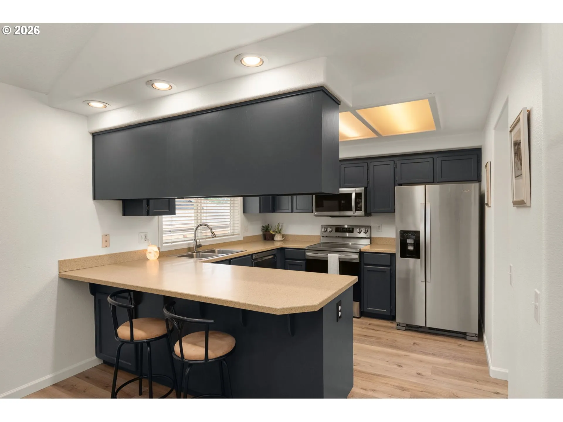 Kitchen-Breakfast Bar