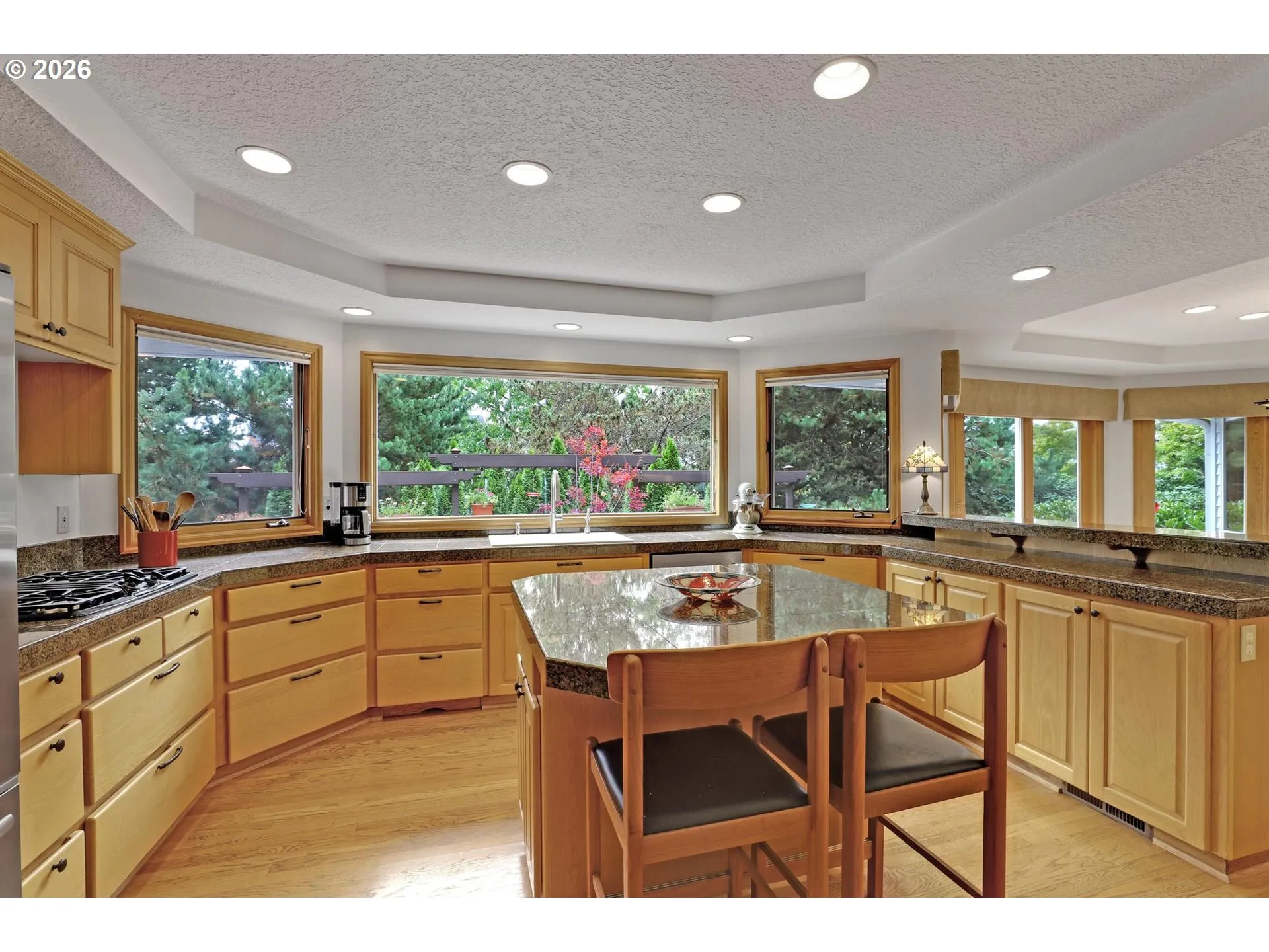 Kitchen-Breakfast Bar