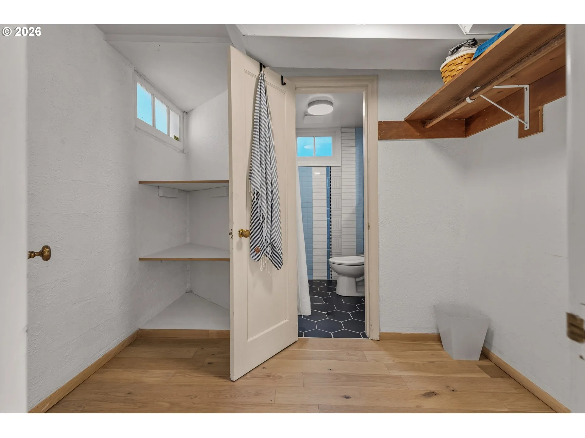 Bathroom, Attached-Walk-In Closet