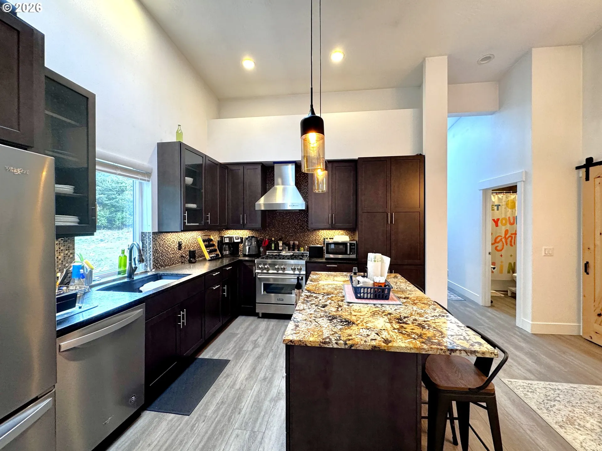 Kitchen-Breakfast Bar