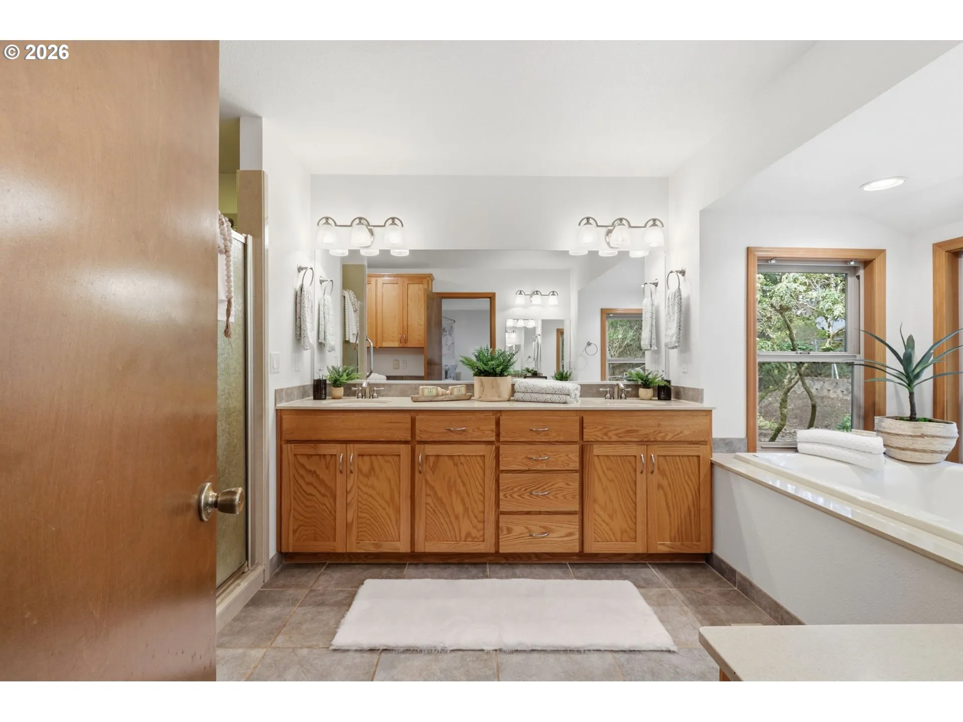 Bathroom, Attached-Upper