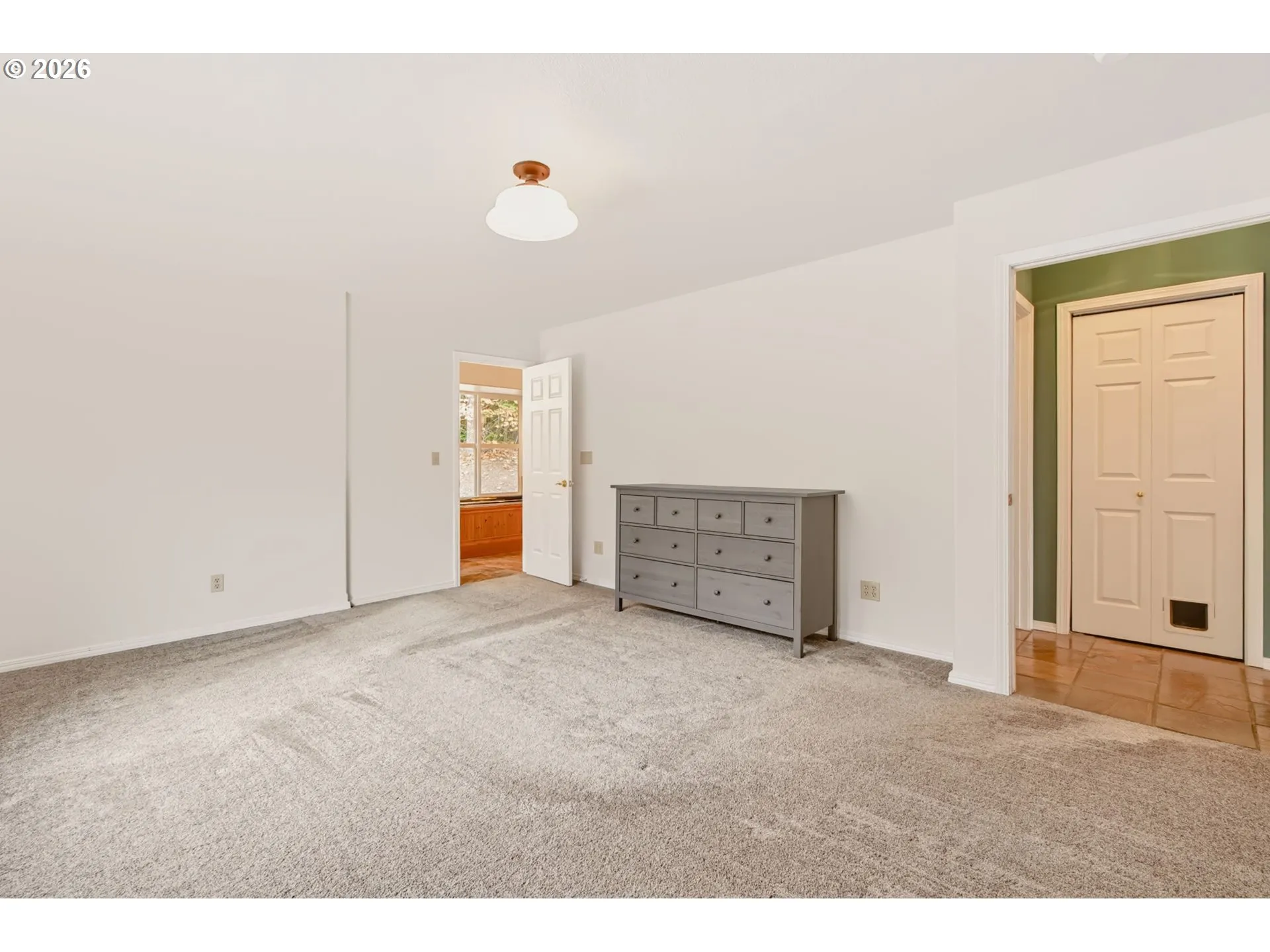 Bedroom, Primary