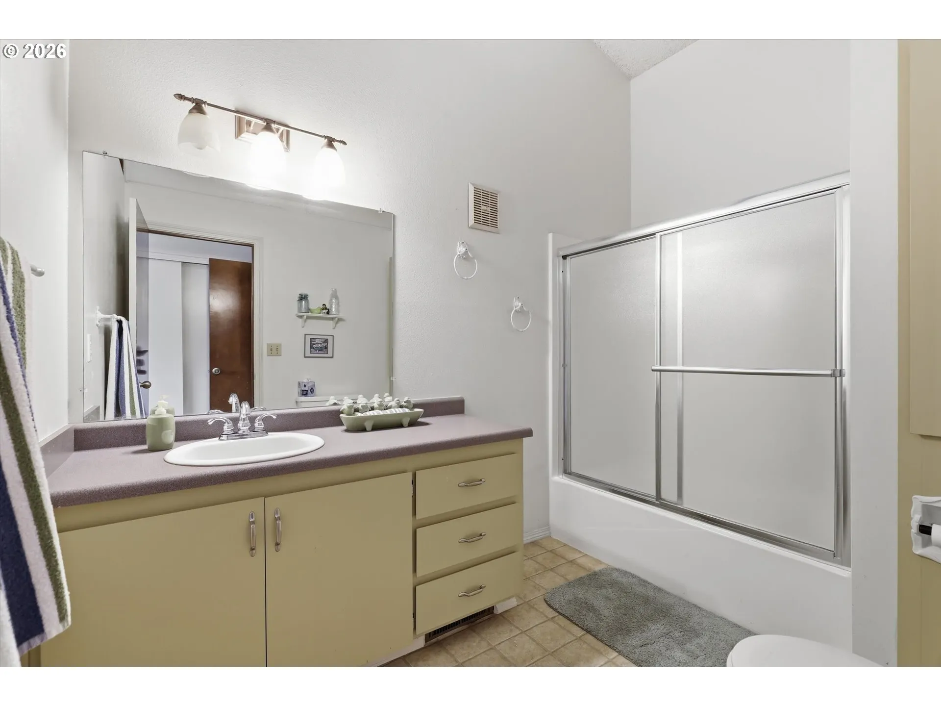 Bathroom, Attached-Upper
