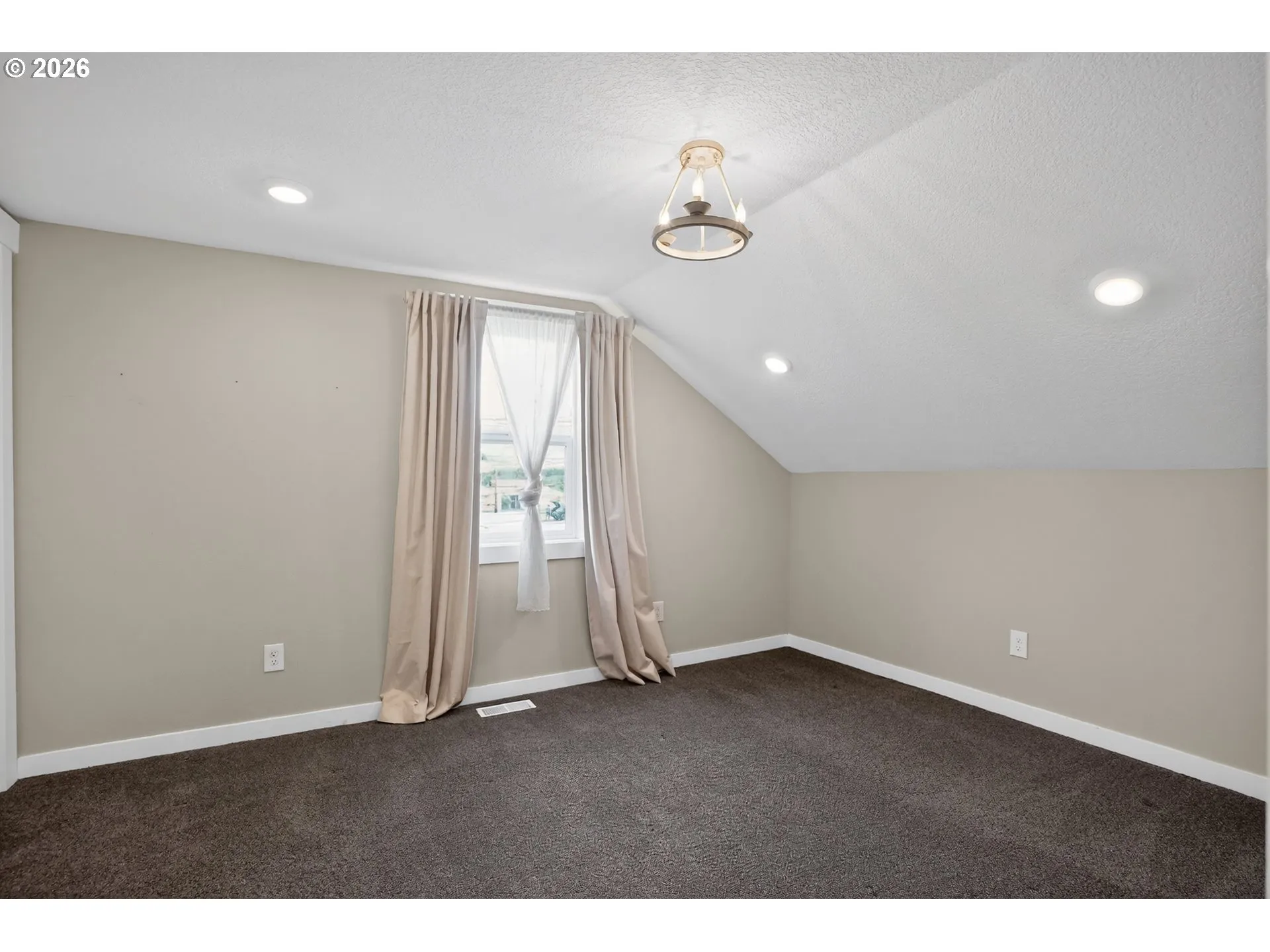 Bedroom, Primary