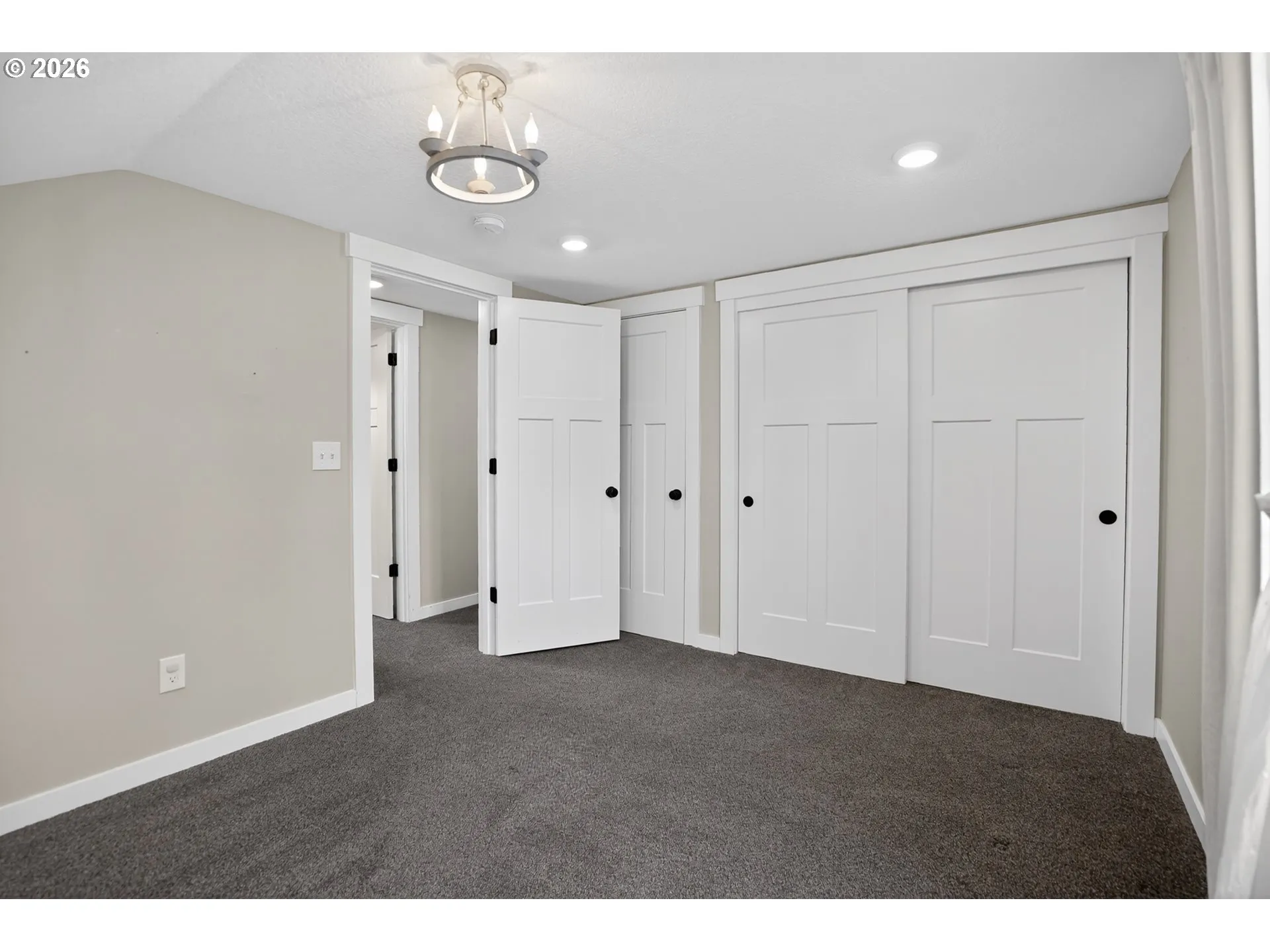 Bedroom, Primary