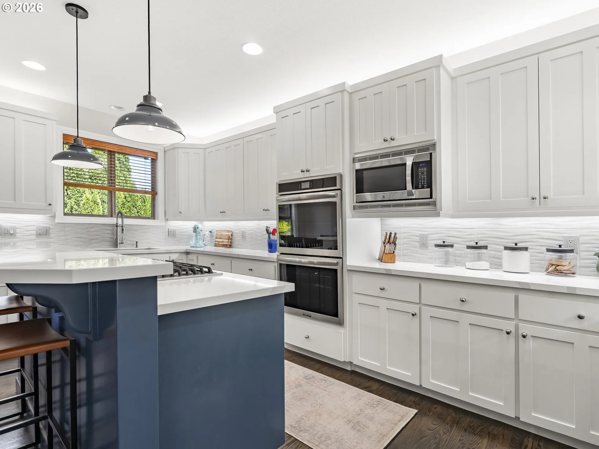 Kitchen-Breakfast Bar