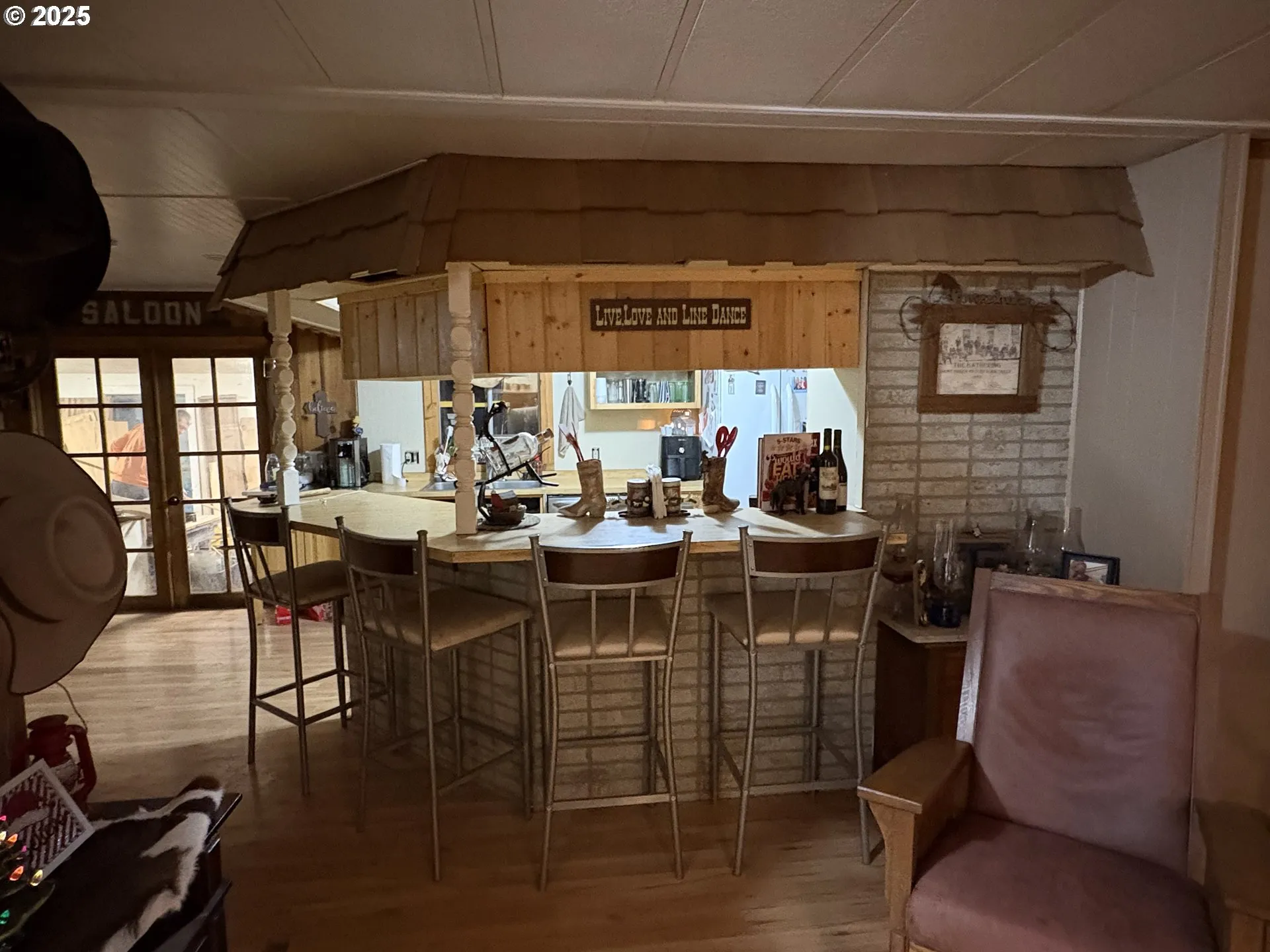 Kitchen-Eating Area