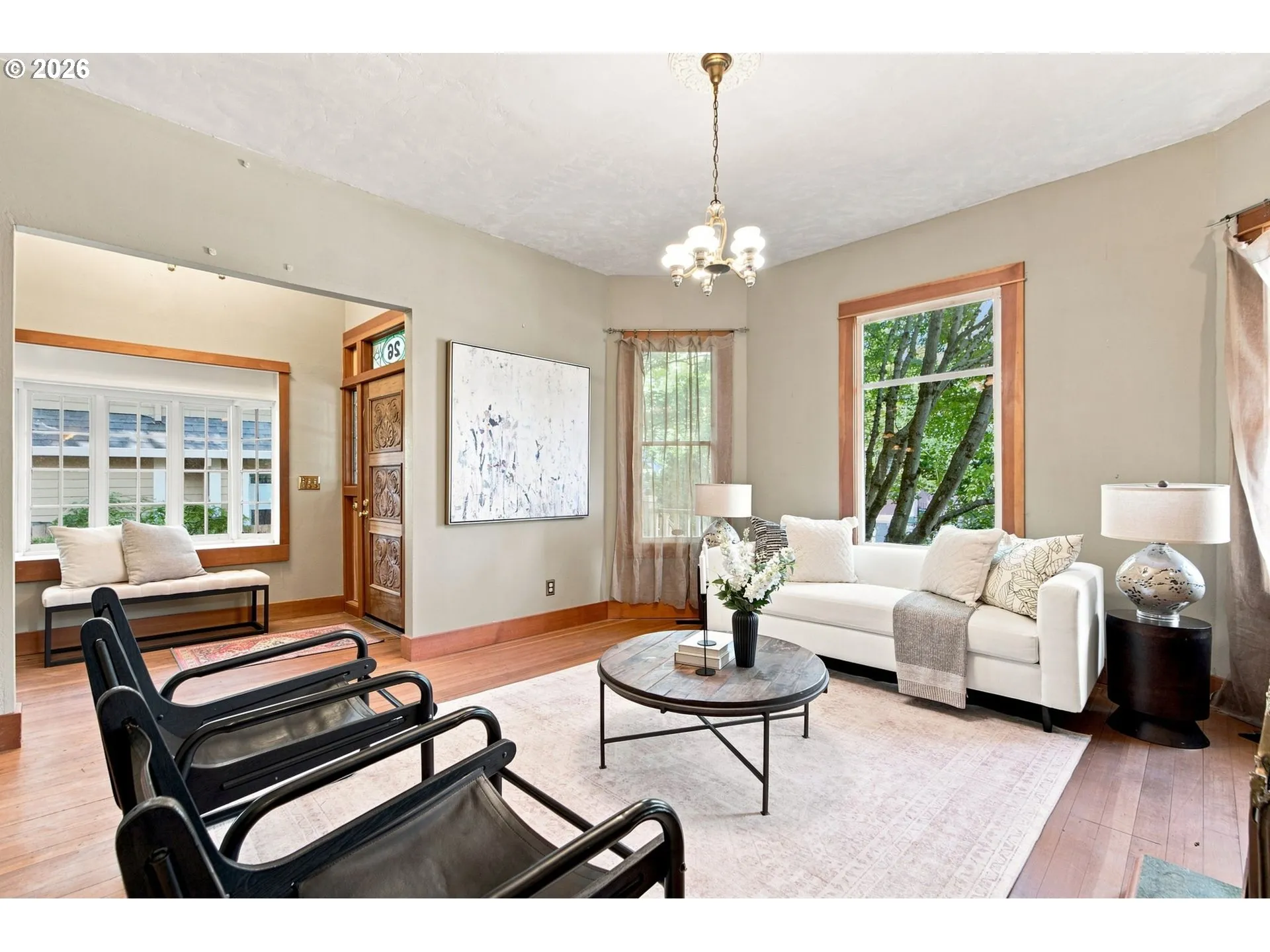 Living Room/Entrance