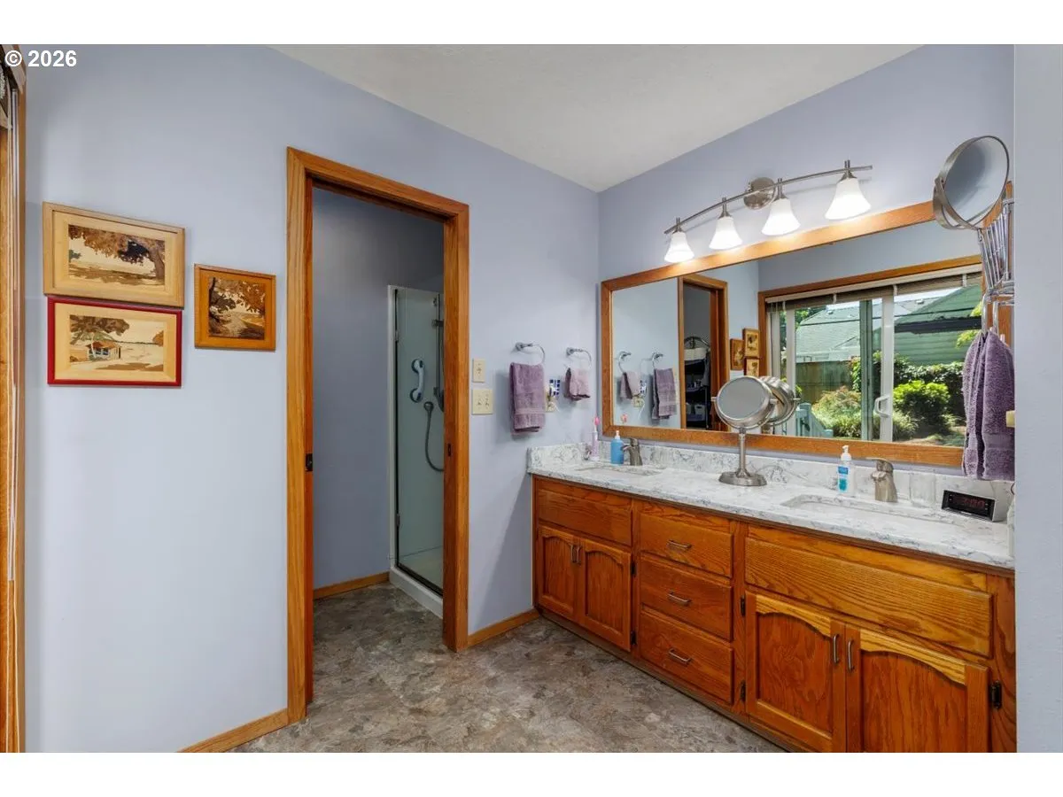 Bathroom, Attached-Main