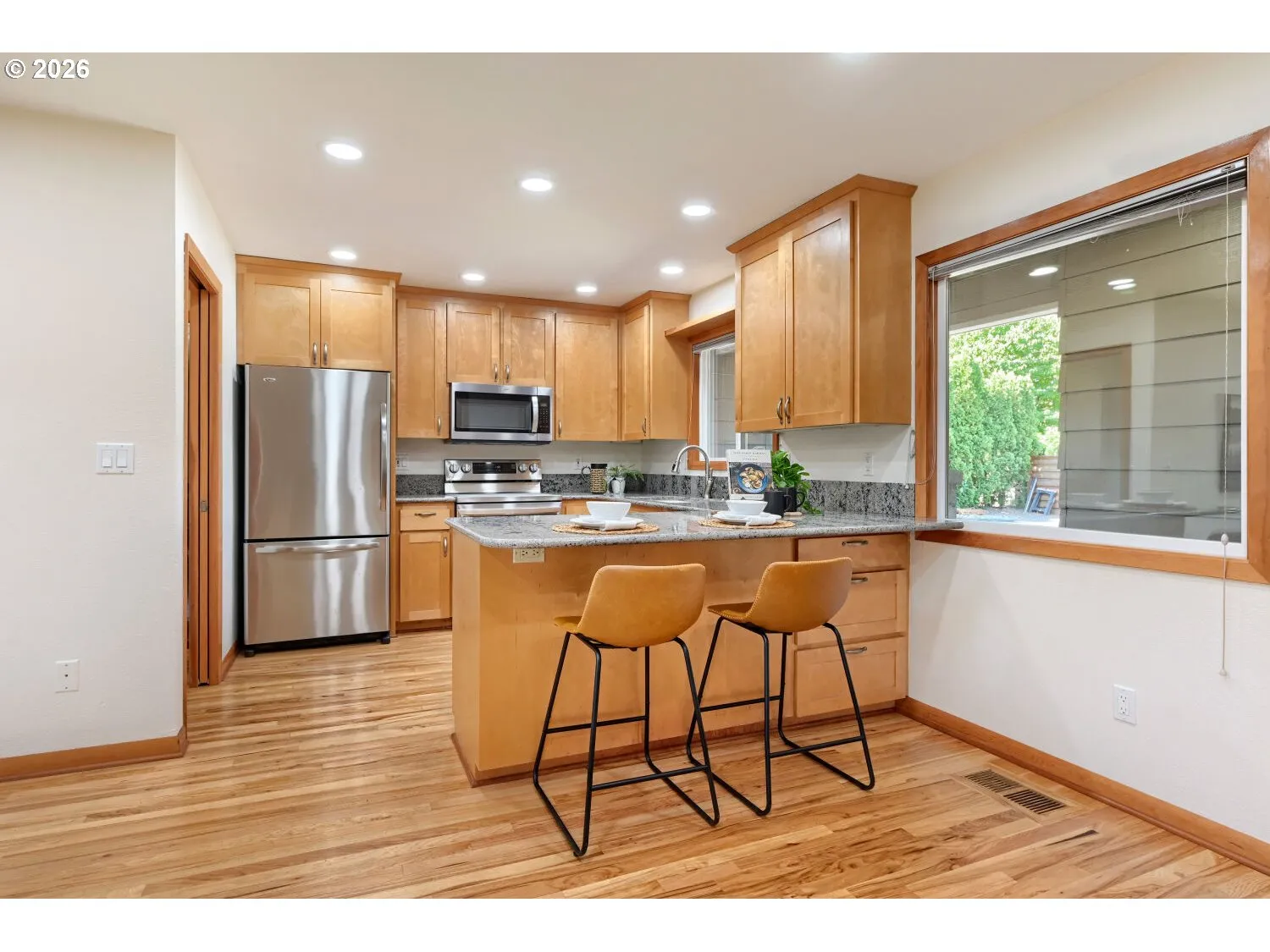 Kitchen-Breakfast Bar