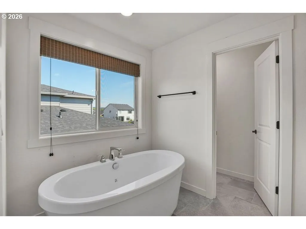 Bathroom, Attached-Garden Tub