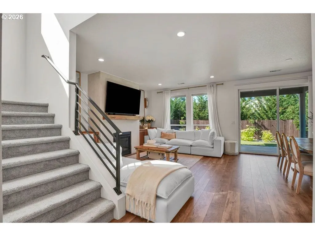 Living Room-Fireplace