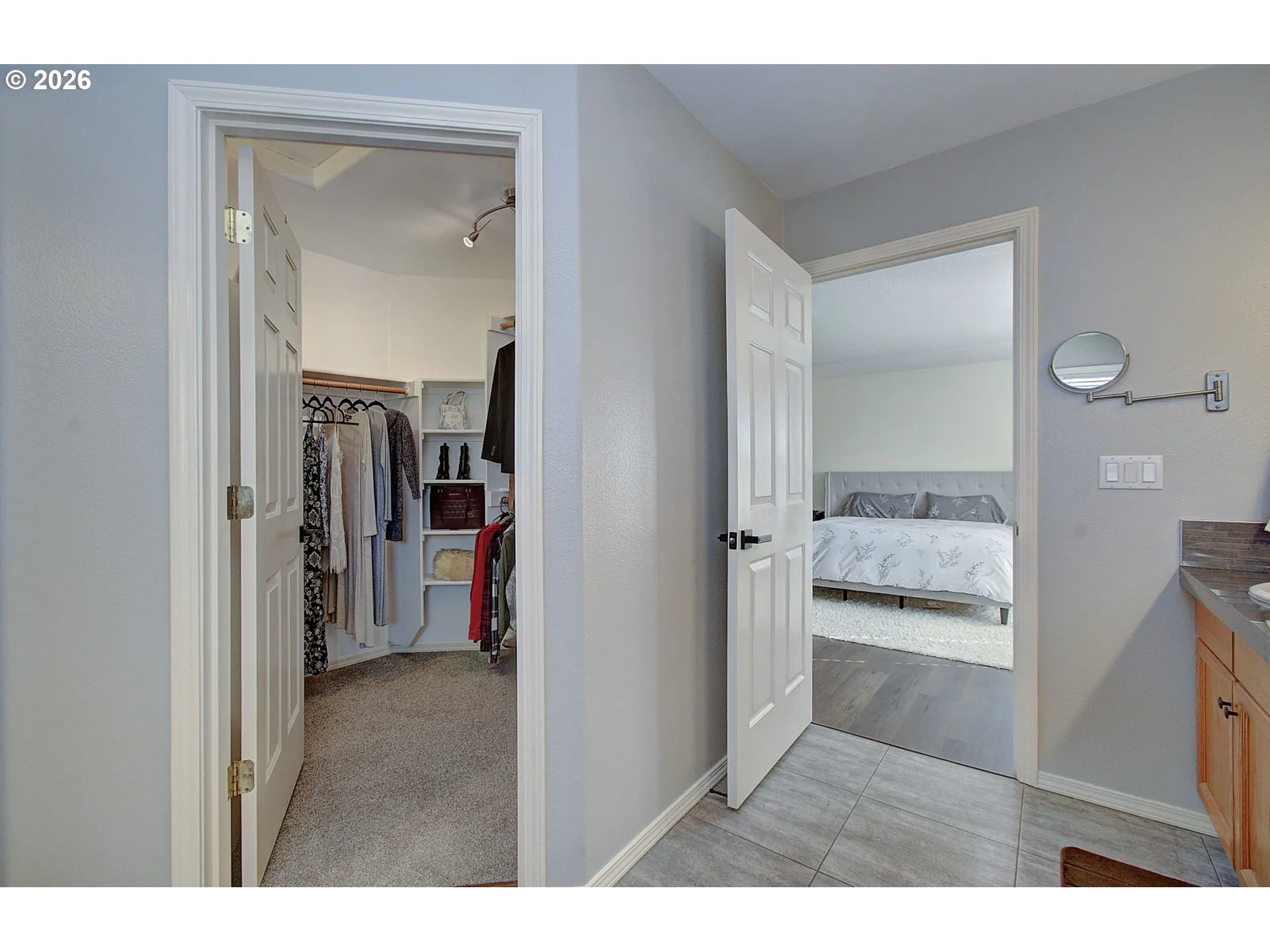 Bathroom, Attached-Walk-In Closet