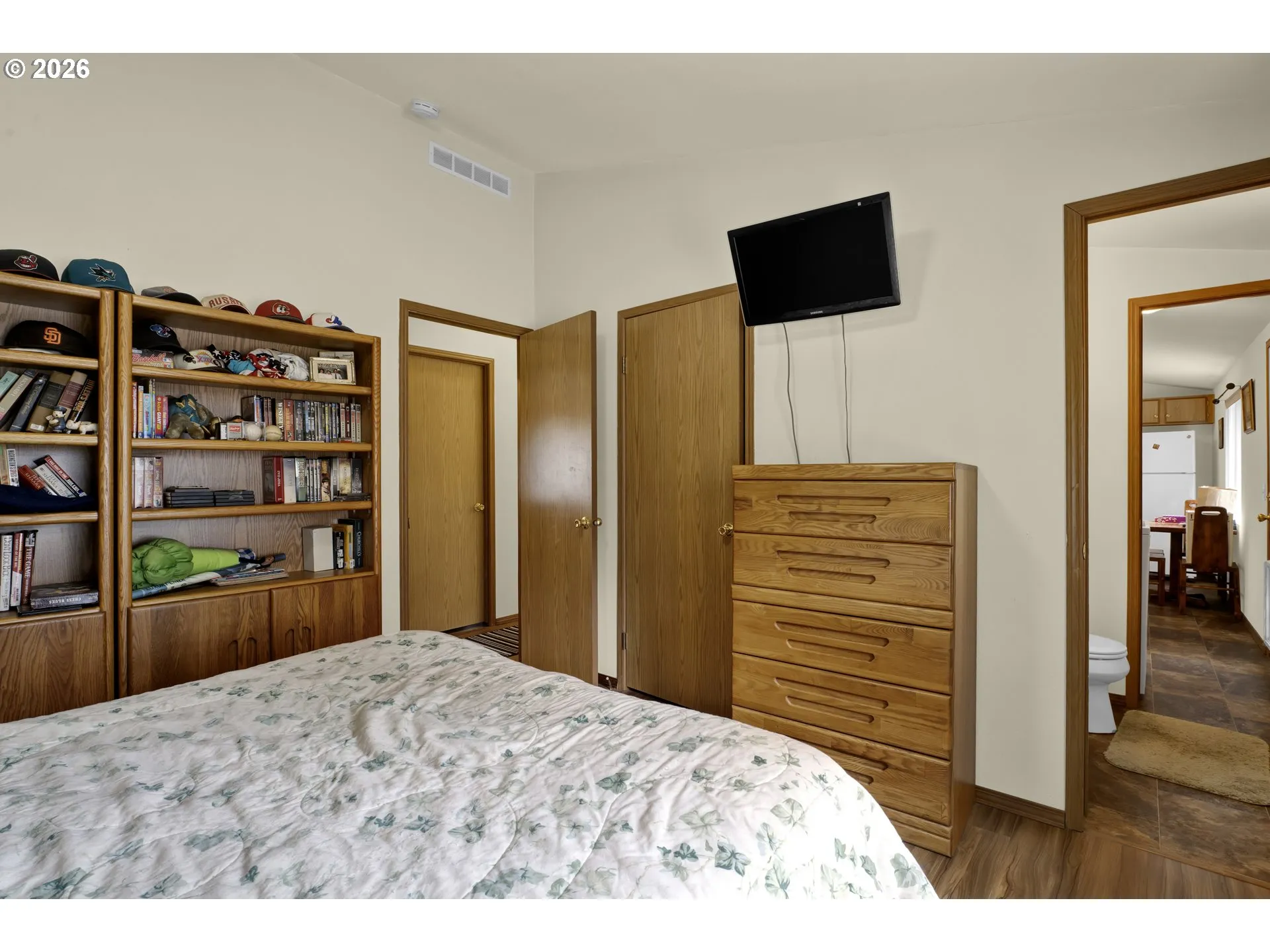 Bedroom, Primary