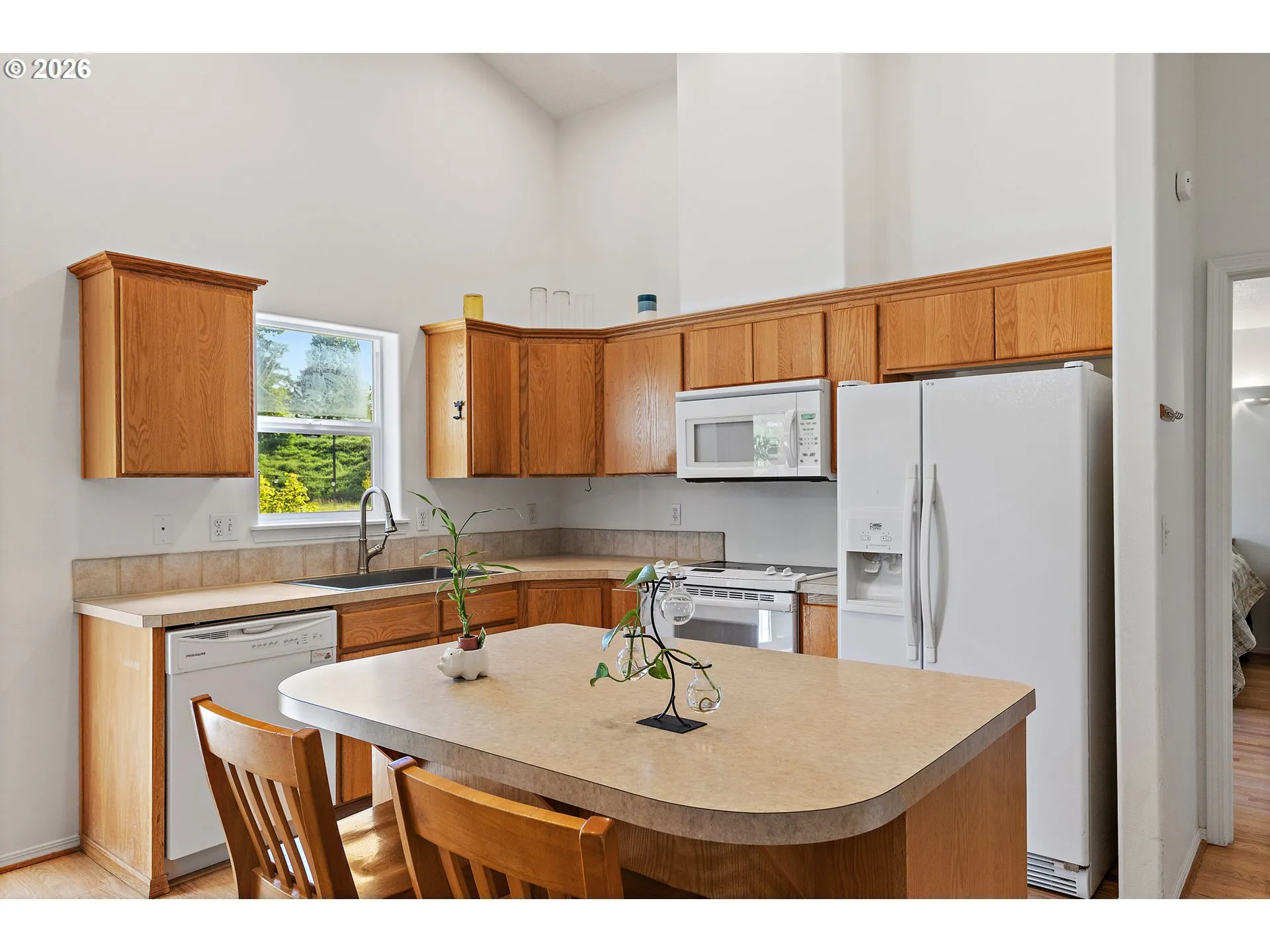 Kitchen-Breakfast Bar