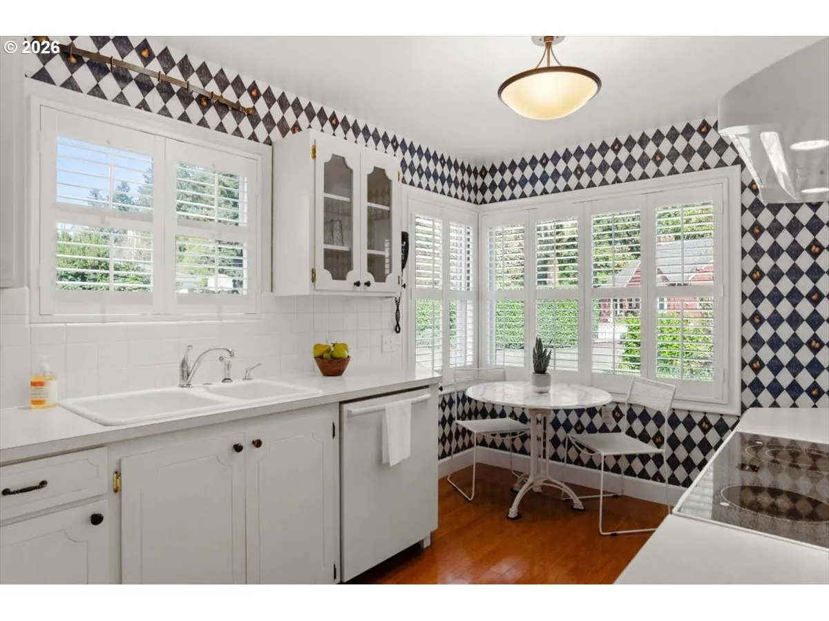 Kitchen-Eating Area