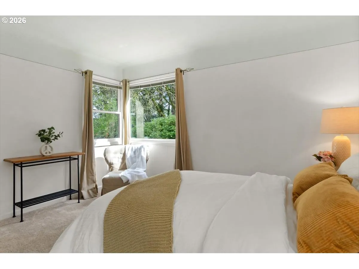 Bedroom, Primary