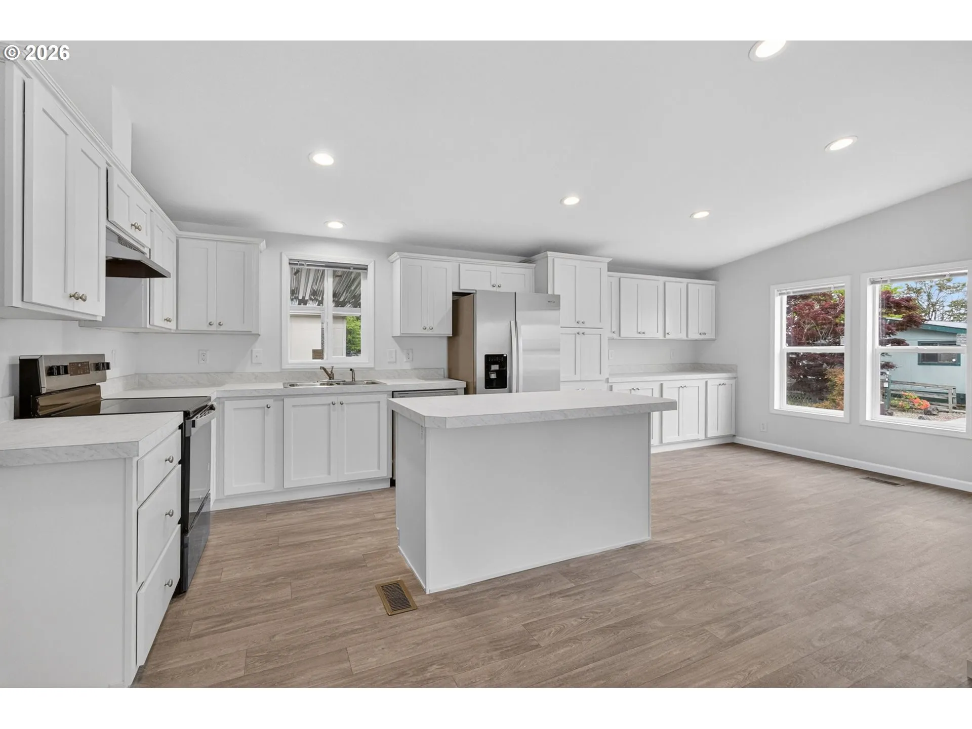 Kitchen/Dining Room-Island
