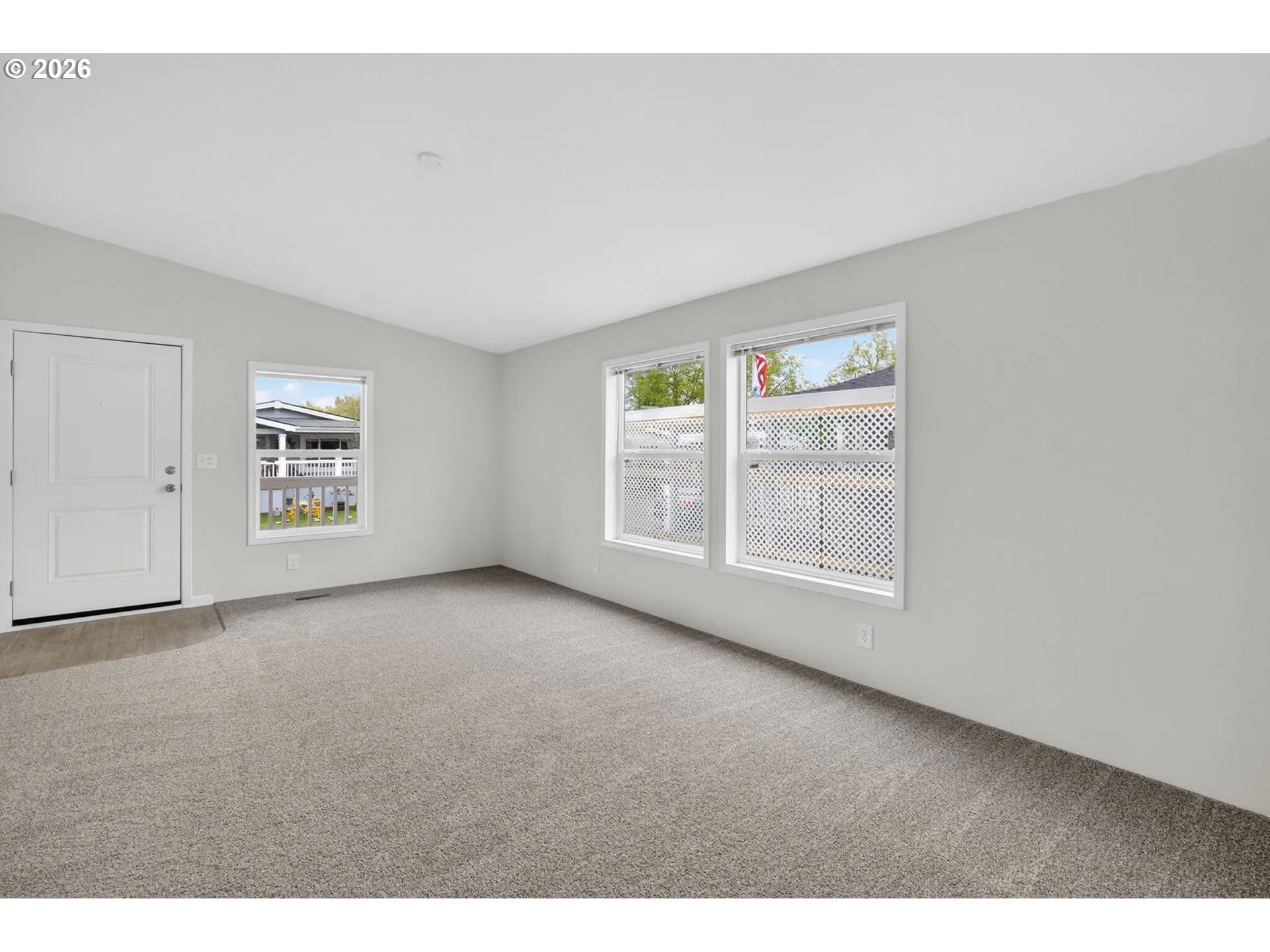 Living Room/Entrance