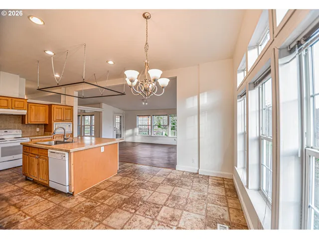 Kitchen-Eating Area