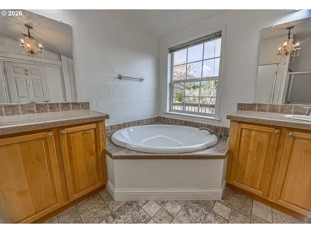 Bathroom, Attached-Garden Tub
