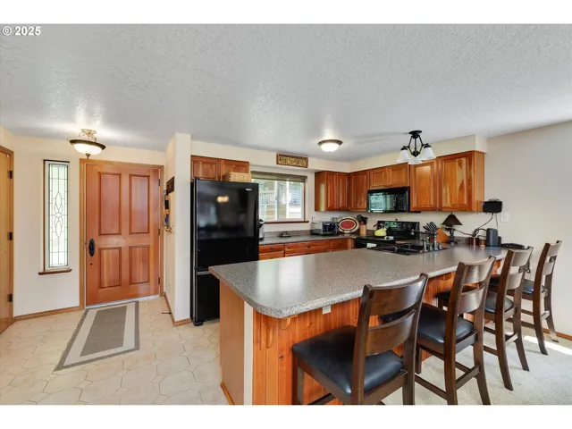 Kitchen-Eating Area