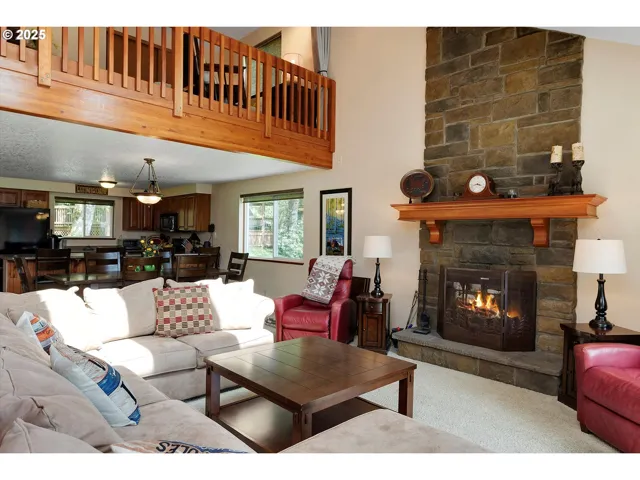 Living Room-Fireplace