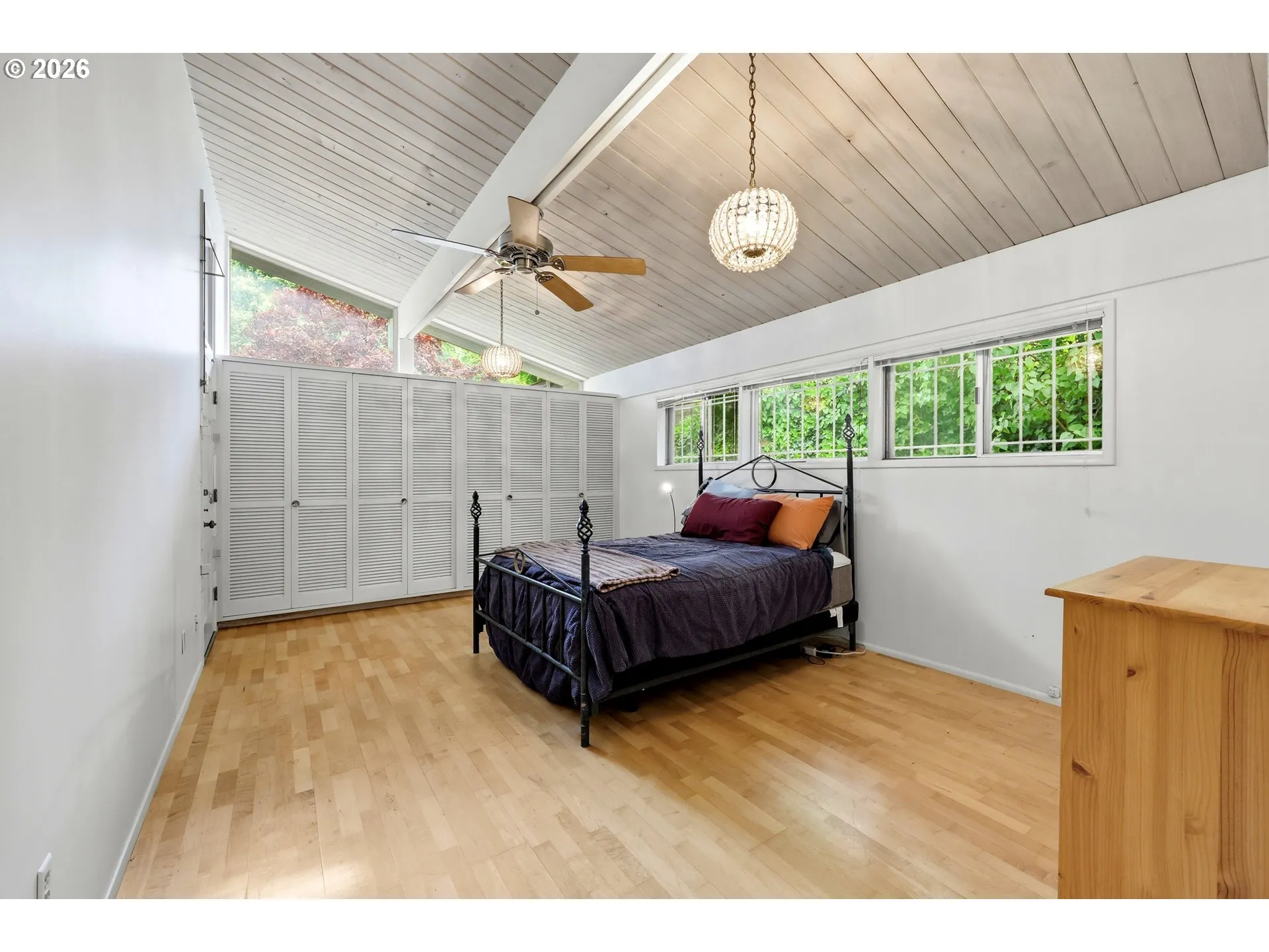 Bedroom, Primary-Vaulted Ceilings