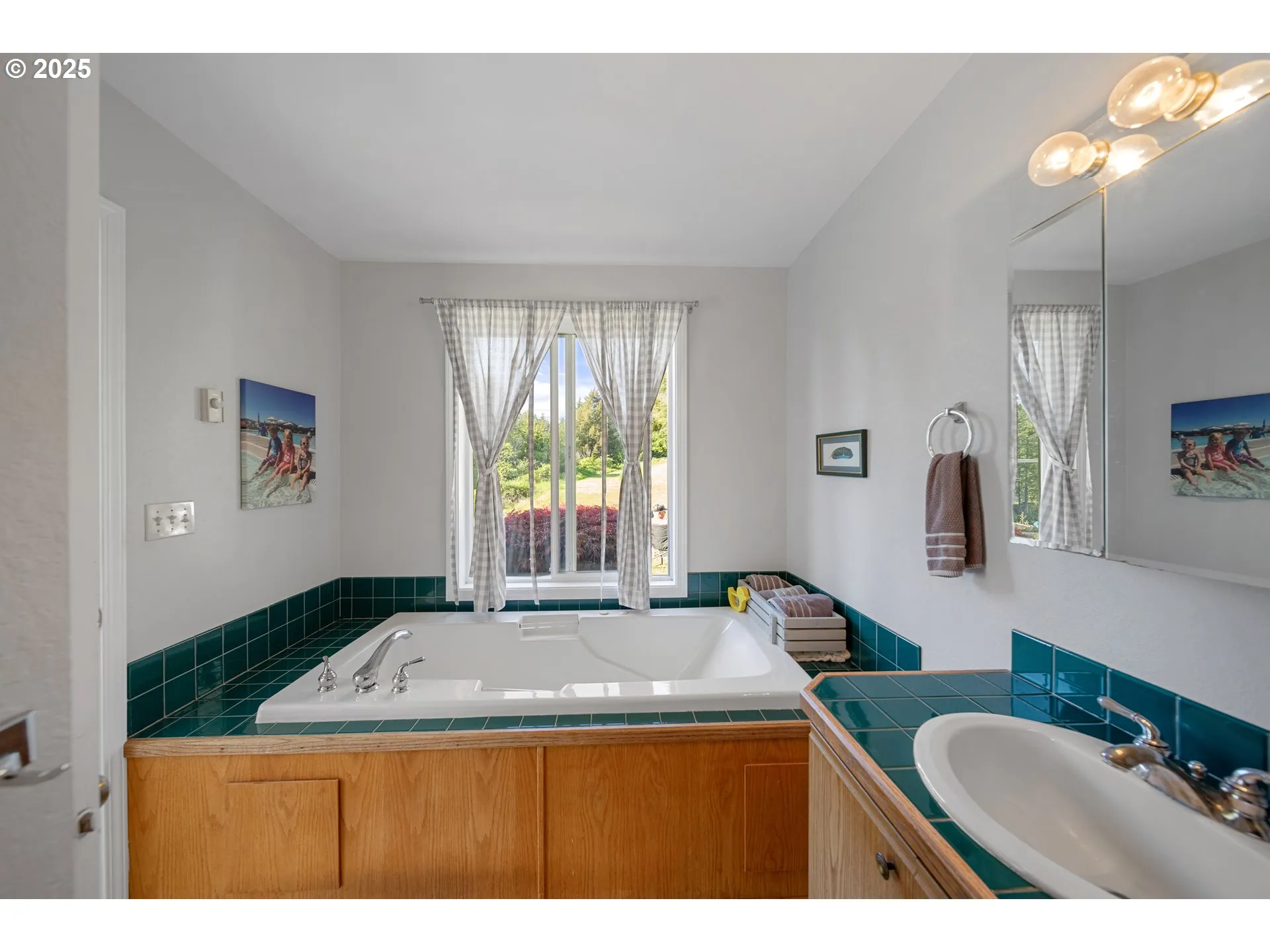 Primary Bedroom-Attached Bathroom