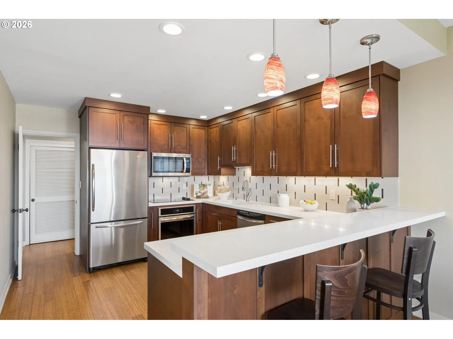 Kitchen-Breakfast Bar