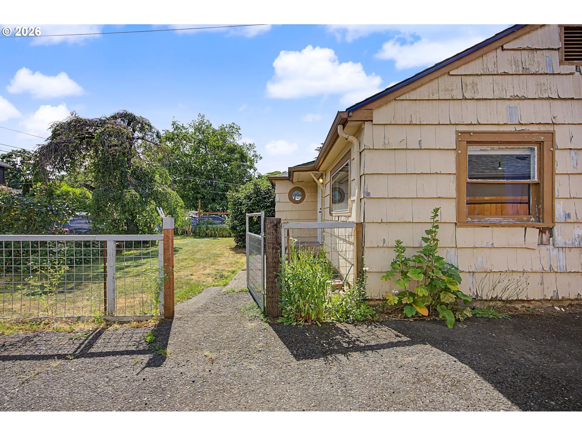 Front Yard-Fenced