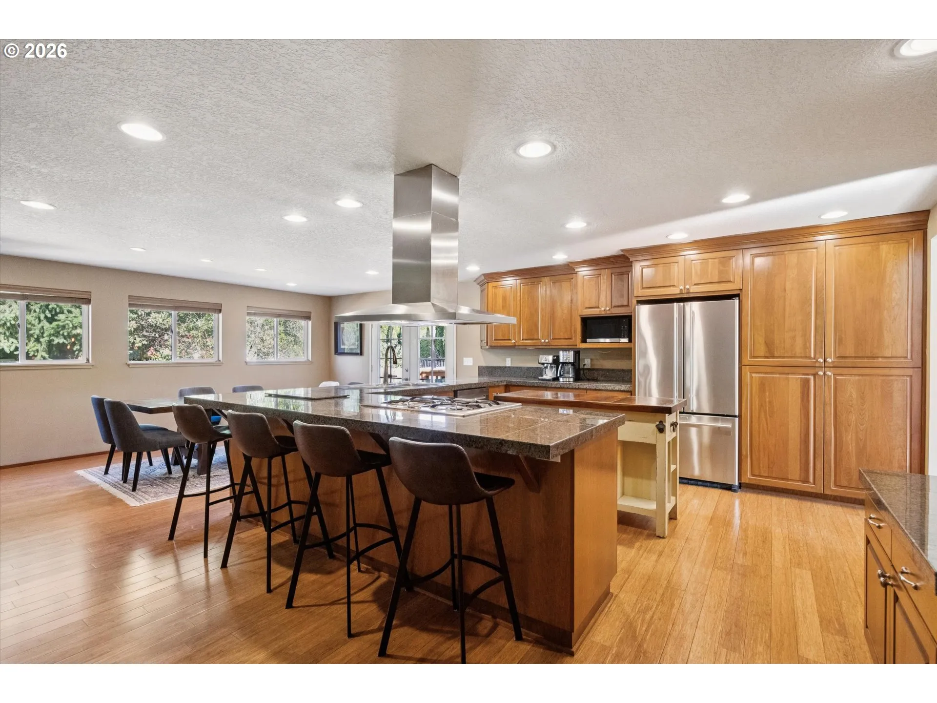 Kitchen-Breakfast Bar
