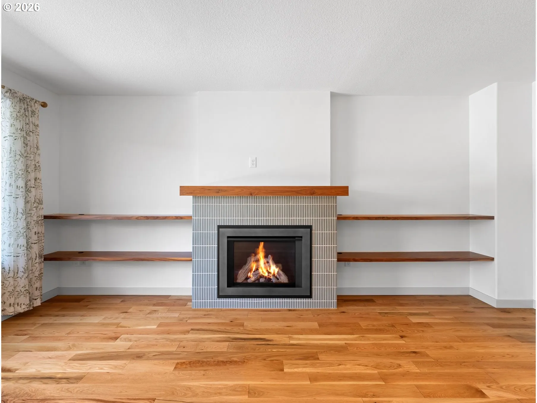 Living Room-Fireplace