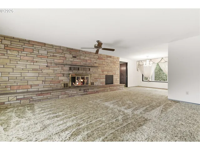 Living Room-Fireplace