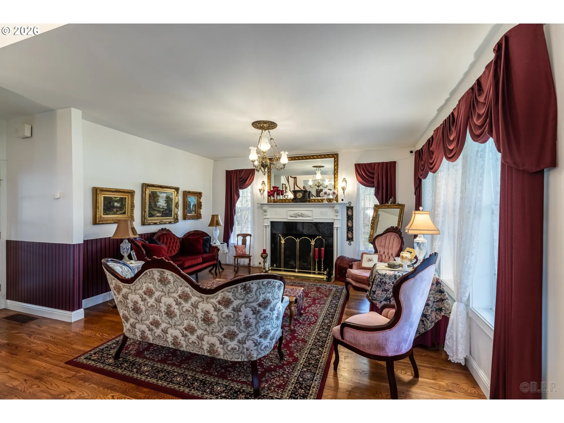 Living Room-Fireplace