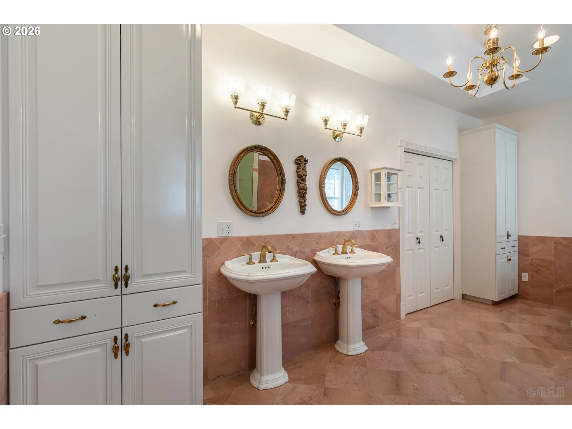 Bathroom, Attached-Double Sinks