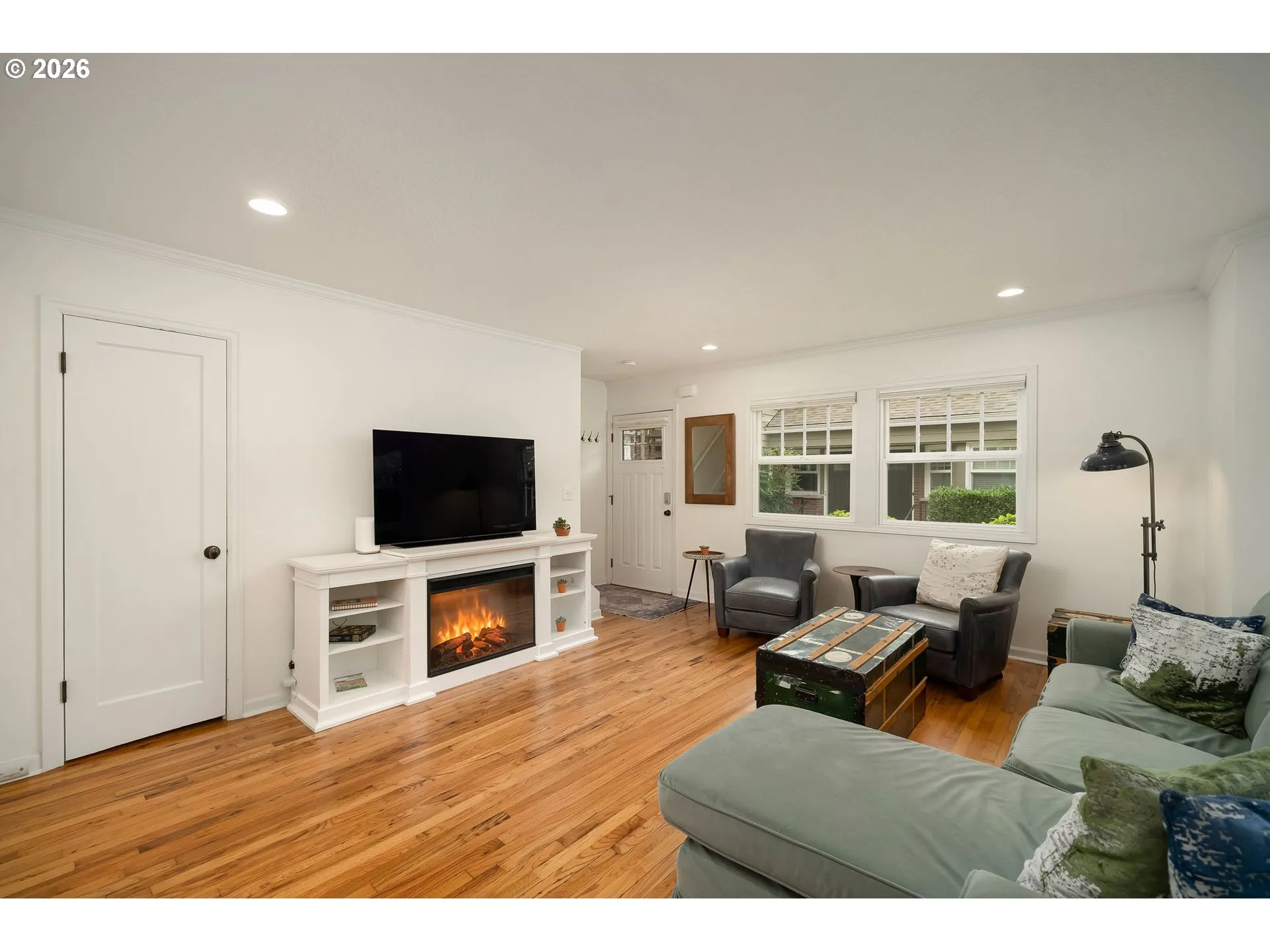 Living Room-Fireplace