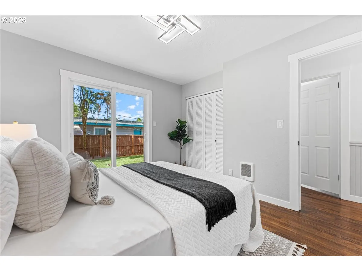 Bedroom, Primary