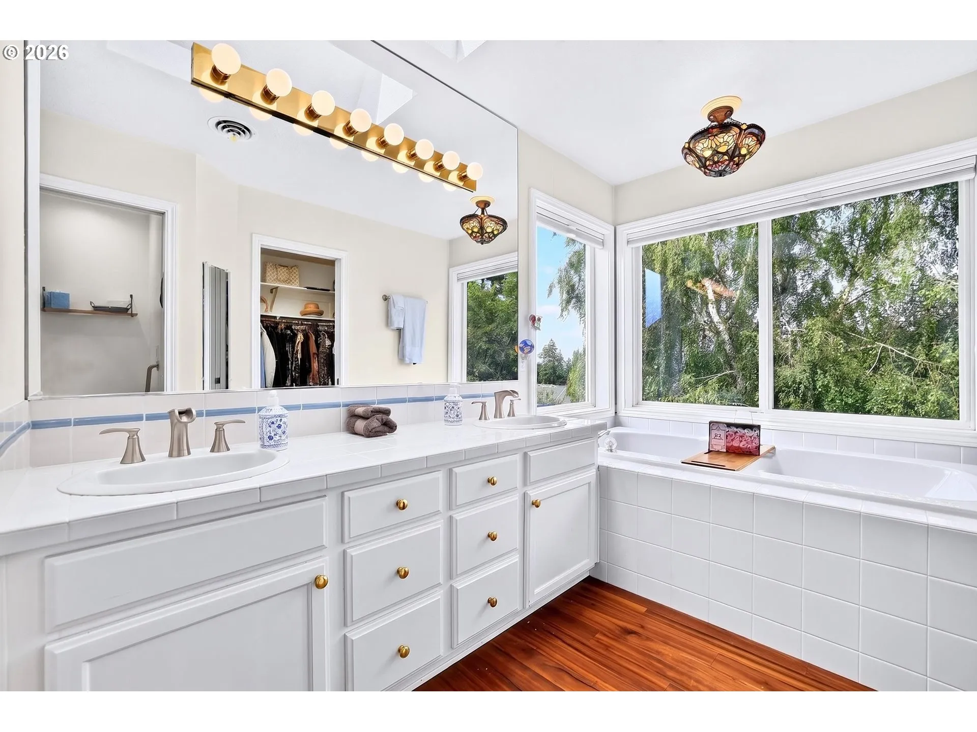 Bathroom, Attached-Garden Tub